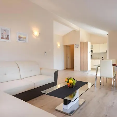 Apartmán Mit Pool, Garten, Liegen, Strandnah Poreč