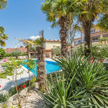 Mit Pool, Garten, Liegen, Strandnah * Poreč