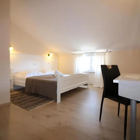 Mit Pool, Garten, Liegen, Strandnah Appartement Poreč